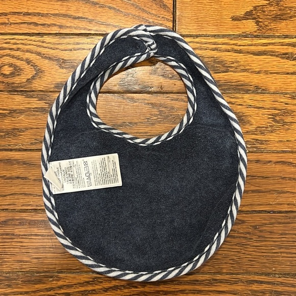 Baby GAP Brannan Bear Bib - Picture 2 of 4